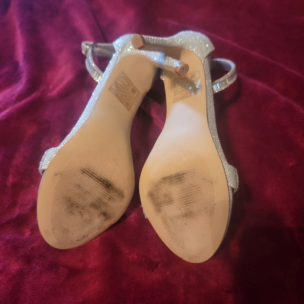Stunning Aldo Rhinstone Stilettos Size 7.5 - Picture 3 of 5